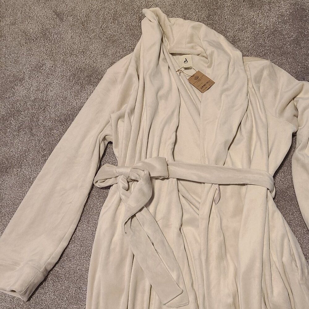 NWT Womans relaxed fit velour long robe - Picture 3 of 4